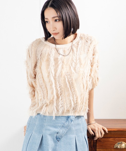 MILLION CARATS（ミリオンカラッツ）の「【麻タッチ×華やかフリンジ】視線をさらうショート丈ニットで、夏の装いにリズムをプラスする大人の夏映えトップス！（Tシャツ/カットソー・レディース・マルチ/オフホワイト/グリーン・FREE）」の10枚目の写真