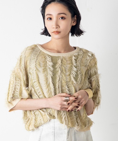 MILLION CARATS（ミリオンカラッツ）の「【麻タッチ×華やかフリンジ】視線をさらうショート丈ニットで、夏の装いにリズムをプラスする大人の夏映えトップス！（Tシャツ/カットソー・レディース・マルチ/オフホワイト/グリーン・FREE）」の12枚目の写真