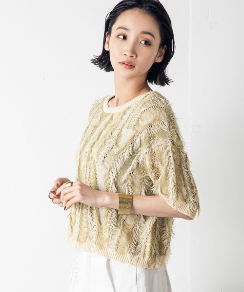 MILLION CARATS（ミリオンカラッツ）の「【麻タッチ×華やかフリンジ】視線をさらうショート丈ニットで、夏の装いにリズムをプラスする大人の夏映えトップス！（Tシャツ/カットソー・レディース・マルチ/オフホワイト/グリーン・FREE）」の14枚目の写真