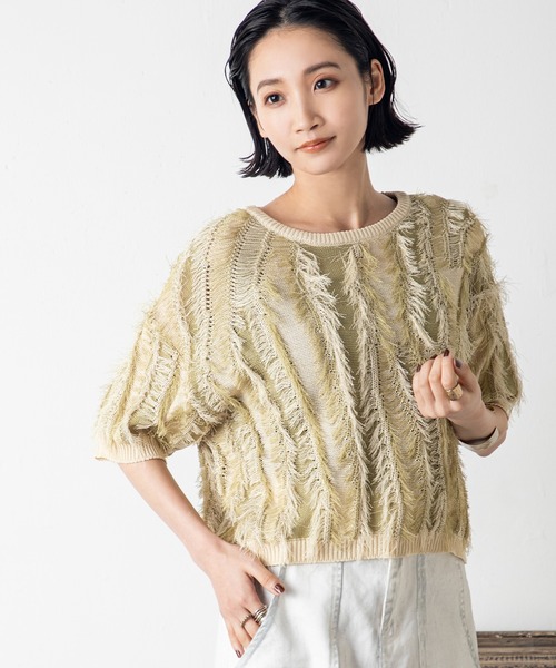 MILLION CARATS（ミリオンカラッツ）の「【麻タッチ×華やかフリンジ】視線をさらうショート丈ニットで、夏の装いにリズムをプラスする大人の夏映えトップス！（Tシャツ/カットソー・レディース・マルチ/オフホワイト/グリーン・FREE）」の17枚目の写真