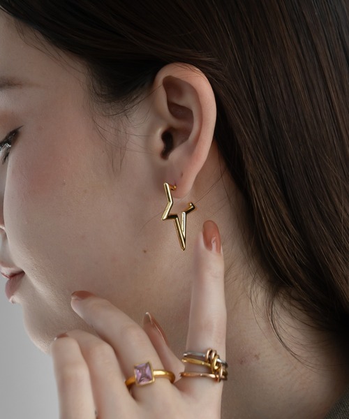 abaskdesign(アバスクデザイン)の「金属アレルギー対応 シャープスターピアス(ピアス(両耳用)・レディース・シルバー/ゴールド・FREE)」の1枚目の写真