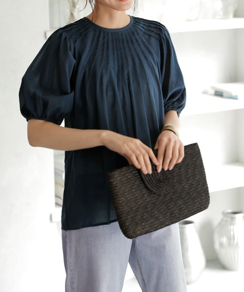 STYLE DELI(スタイルデリ)の「シャリ感シアーピンタックブラウス(シャツ/ブラウス・レディース・ホワイト/ネイビー/レッド系・FREE)」の1枚目の写真