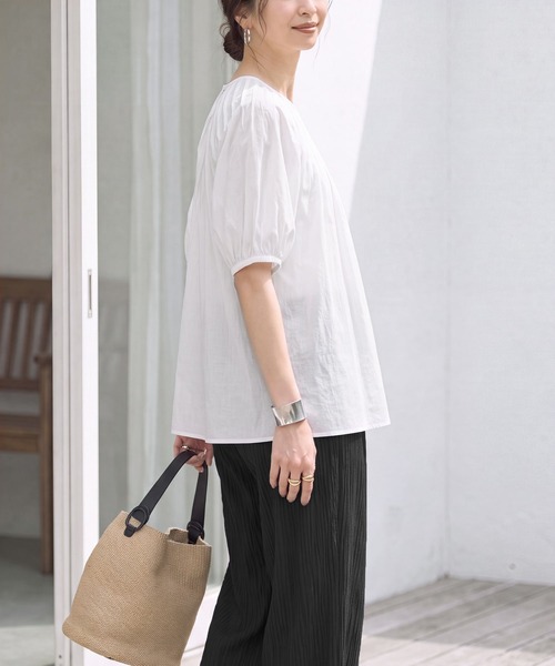 STYLE DELI(スタイルデリ)の「シャリ感シアーピンタックブラウス(シャツ/ブラウス・レディース・ホワイト/ネイビー/レッド系・FREE)」の20枚目の写真