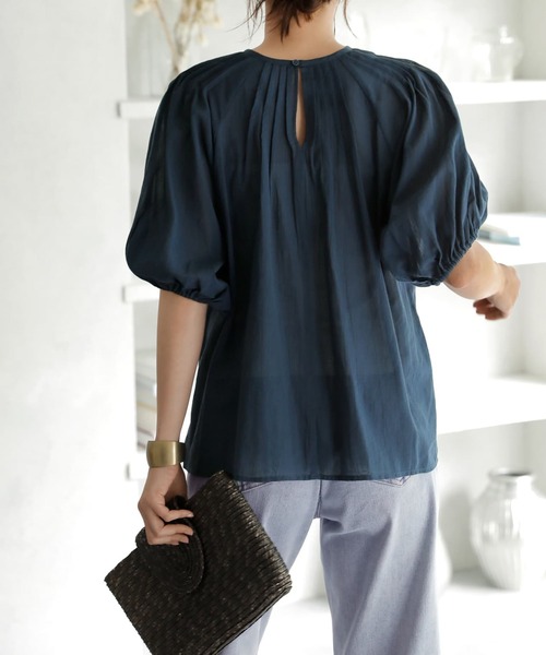 STYLE DELI(スタイルデリ)の「シャリ感シアーピンタックブラウス(シャツ/ブラウス・レディース・ホワイト/ネイビー/レッド系・FREE)」の11枚目の写真
