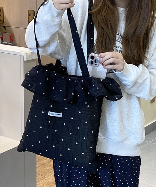 florist（フローリスト）の「ラッフルフリルミニフラワートートバッグ / A4収納（トートバッグ・レディース・レッド/ホワイト/ブラック・FREE）」の2枚目の写真