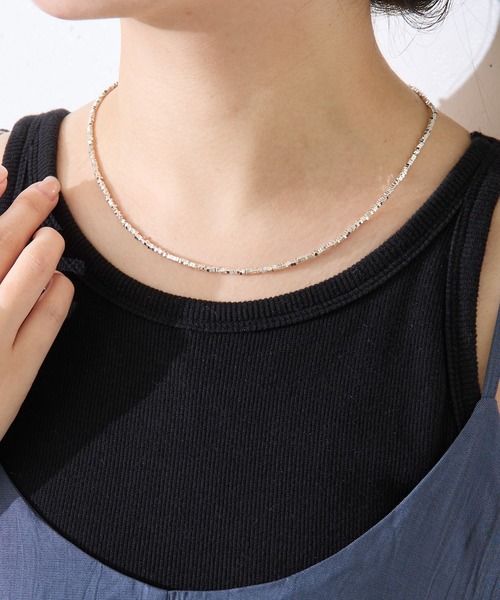 PAPILLONNER（パピヨネ）の「スクエアビーズネックレス（ネックレス・レディース・シルバー/グリーン・FREE）」の2枚目の写真