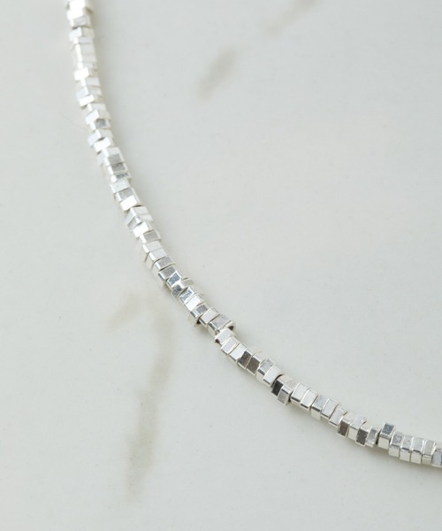 PAPILLONNER（パピヨネ）の「スクエアビーズネックレス（ネックレス・レディース・シルバー/グリーン・FREE）」の3枚目の写真