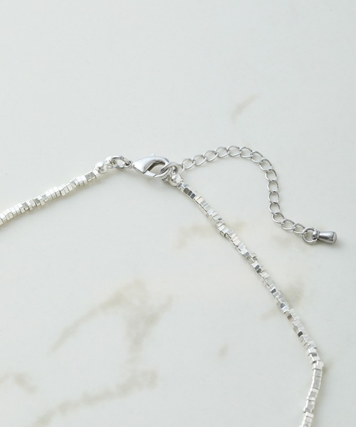 PAPILLONNER（パピヨネ）の「スクエアビーズネックレス（ネックレス・レディース・シルバー/グリーン・FREE）」の4枚目の写真