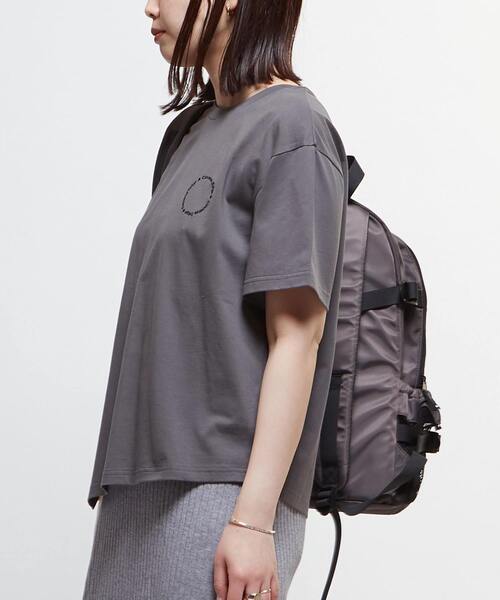 CONVERSE TOKYO（コンバーストウキョウ）の「ASYMMETRY EMBROIDERY LOGO TEE（Tシャツ/カットソー・レディース・ミント/チャコールグレー/ホワイト・FREE）」の7枚目の写真