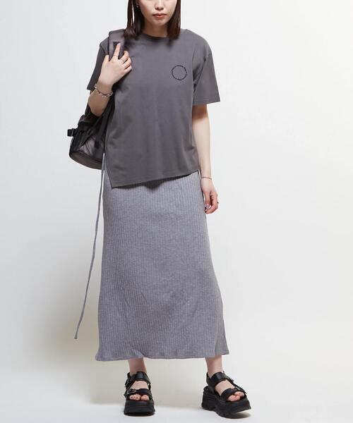 CONVERSE TOKYO（コンバーストウキョウ）の「ASYMMETRY EMBROIDERY LOGO TEE（Tシャツ/カットソー・レディース・ミント/チャコールグレー/ホワイト・FREE）」の8枚目の写真