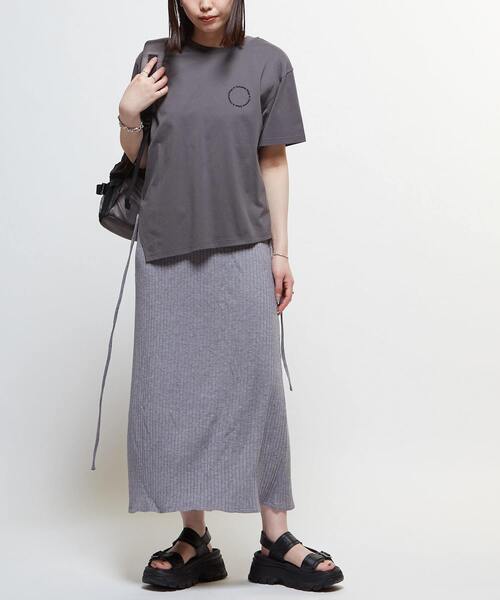 CONVERSE TOKYO（コンバーストウキョウ）の「ASYMMETRY EMBROIDERY LOGO TEE（Tシャツ/カットソー・レディース・ミント/チャコールグレー/ホワイト・FREE）」の9枚目の写真