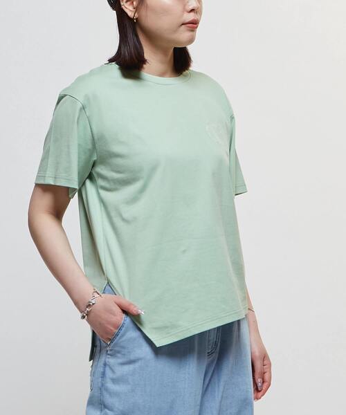 CONVERSE TOKYO（コンバーストウキョウ）の「ASYMMETRY EMBROIDERY LOGO TEE（Tシャツ/カットソー・レディース・ミント/チャコールグレー/ホワイト・FREE）」の11枚目の写真