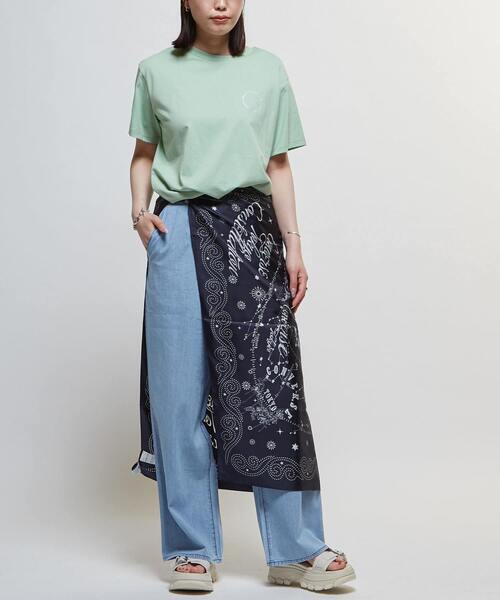 CONVERSE TOKYO（コンバーストウキョウ）の「ASYMMETRY EMBROIDERY LOGO TEE（Tシャツ/カットソー・レディース・ミント/チャコールグレー/ホワイト・FREE）」の13枚目の写真