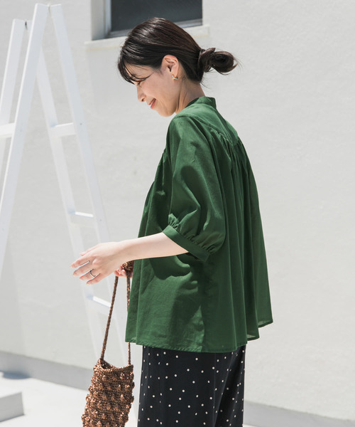 URBAN RESEARCH DOORS（アーバンリサーチドアーズ）の「コットンボイルV切替ギャザーブラウス（シャツ/ブラウス・レディース・ブラック/オフホワイト/ブルー/グリーン・MEDIUM）」の16枚目の写真