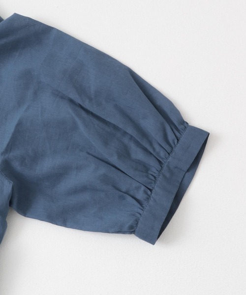 URBAN RESEARCH DOORS（アーバンリサーチドアーズ）の「コットンボイルV切替ギャザーブラウス（シャツ/ブラウス・レディース・ブラック/オフホワイト/ブルー/グリーン・MEDIUM）」の10枚目の写真