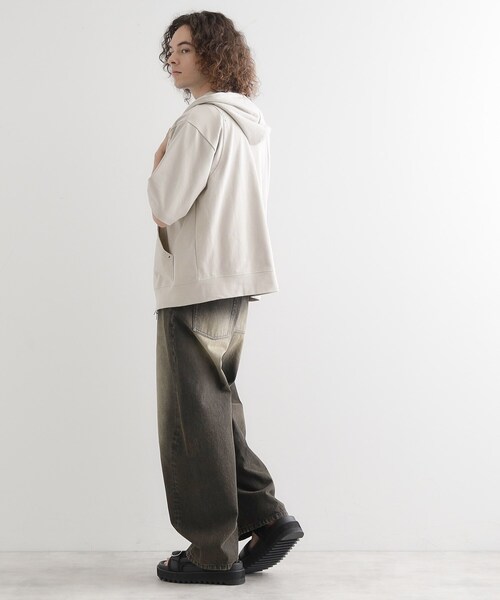 tk.TAKEO KIKUCHI（ティーケータケオキクチ）の「スタッズ ダブルZIPパーカ（パーカー・メンズ・ライトグレー/ブラック・03/02/01）」の6枚目の写真