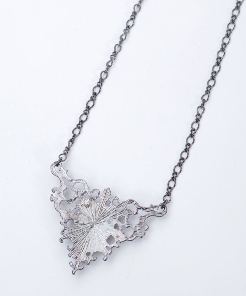 axes femme POETIQUE（アクシーズファムポエティック）の「チェスナイト封入ネックレス（ネックレス・レディース・シルバー/ブラック・FREE）」の9枚目の写真