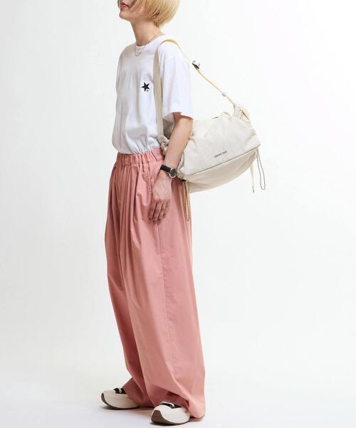 CONVERSE TOKYO(コンバーストウキョウ)の「SIDE GATHER NYLON PADDED SHOULDER BAG(ショルダーバッグ・レディース・ブラック/アイボリー・FREE)」の11枚目の写真
