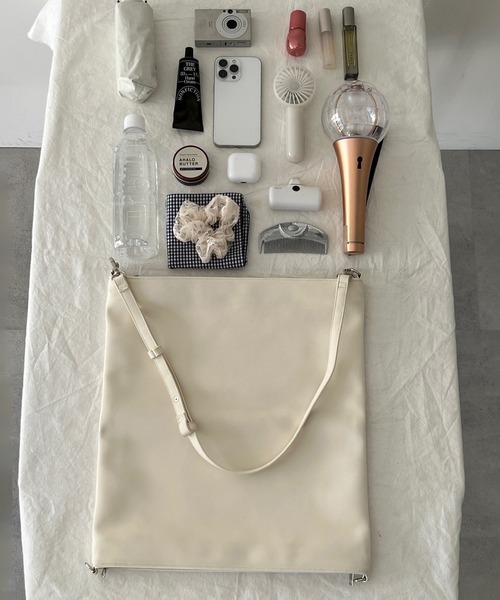 POMUM&ARTS(ポームムアンドアーツ)の「2way suede shoulder tote bag / ツーウェイ スウェード ショルダートートバッグ(ショルダーバッグ・レディース・ブルー/アイボリー/ブラウン/ベージュ・FREE)」の10枚目の写真