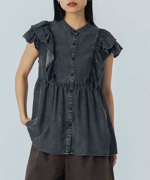 ROSE BUD(ローズバッド)の「LIGHT OZ DENIM FRILL BLOUSE(シャツ/ブラウス・レディース・ブラック/ブルー・ONE SIZE)」の1枚目の写真