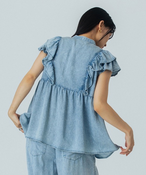 ROSE BUD(ローズバッド)の「LIGHT OZ DENIM FRILL BLOUSE(シャツ/ブラウス・レディース・ブラック/ブルー・ONE SIZE)」の18枚目の写真