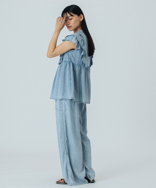 ROSE BUD(ローズバッド)の「LIGHT OZ DENIM FRILL BLOUSE(シャツ/ブラウス・レディース・ブラック/ブルー・ONE SIZE)」の8枚目の写真