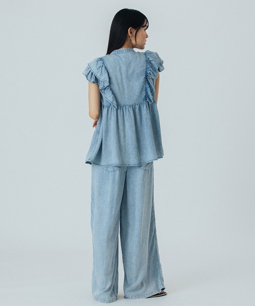 ROSE BUD(ローズバッド)の「LIGHT OZ DENIM FRILL BLOUSE(シャツ/ブラウス・レディース・ブラック/ブルー・ONE SIZE)」の7枚目の写真