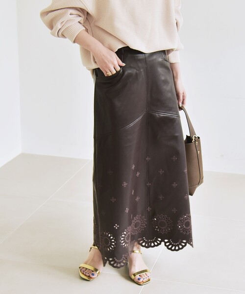 セール】quaranciel: フラワー 刺繍 バック スリット ロング スカート