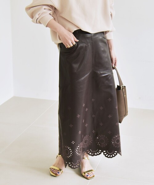 黒の刺繍入りロングスカート セール】 バックサテンレース刺繍 スカート （ロング・マキシ丈