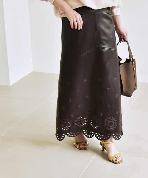 セール】quaranciel: フラワー 刺繍 バック スリット ロング スカート
