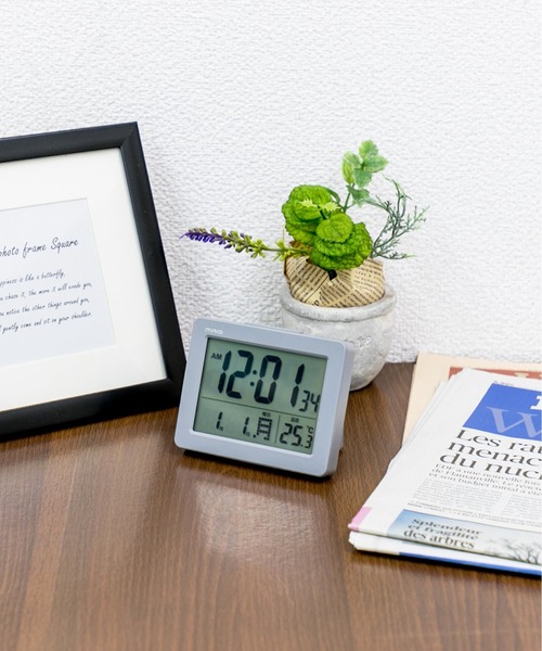 その他セレクト（ソノタセレクト）の「見やすい表示のデジタル目覚まし時計 ブリム（置時計・レディース・グレー/ブラック/ホワイト・FREE）」の4枚目の写真