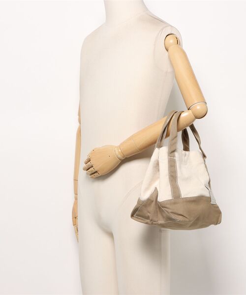 adidas（アディダス）の「《adidas》ｳｨﾒﾝｽﾞ ｷｬﾝﾊﾞｽﾄｰﾄ（トートバッグ・レディース・ホワイト×ブラウン/ホワイト×ブルー・フリー）」の6枚目の写真