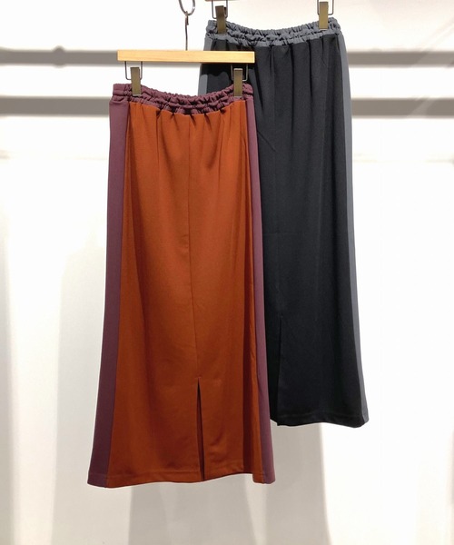 Q（キュー）の「ジョーゼットサイドラインスカート（スカート・レディース・テラコッタ/ブラック・MEDIUM）」の4枚目の写真