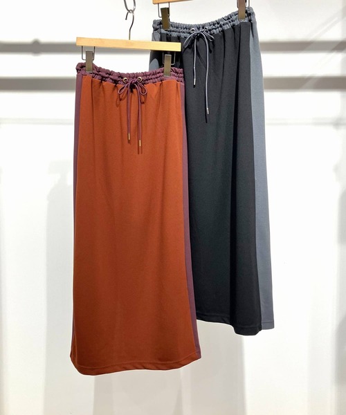 Q（キュー）の「ジョーゼットサイドラインスカート（スカート・レディース・テラコッタ/ブラック・MEDIUM）」の3枚目の写真