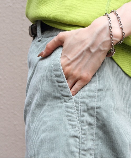 MEYAME（メヤメ）の「MEYAME/メヤメ　コーデュロイサイドラインワイドパンツ　CORDUROY SIDE LINE WODE PANTS（その他パンツ・レディース・グリーン/ピンク・1/0）」の4枚目の写真