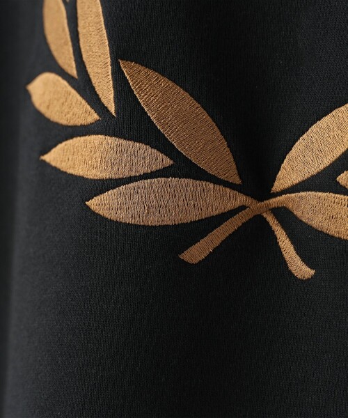 FRED PERRY（フレッドペリー）の「FRED PERRY / エンブロイダリー クルーネック スウェット（スウェット・メンズ・レッド系その他7/オリーブ/ブラック・SMALL/MEDIUM/LARGE/X-LARGE）」の10枚目の写真