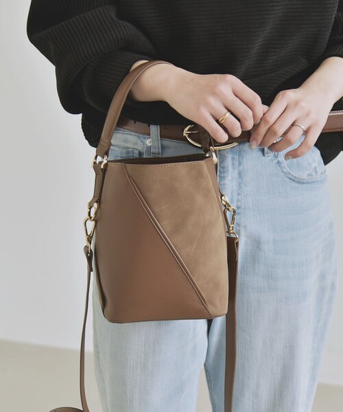 quaranciel（カランシエル）の「quaranciel: 2way コンビ バケツ ショルダーバッグ × フェイクファー 巾着（ショルダーバッグ・レディース・チャコールグレー/ブルー/キャメル・ONE SIZE）」の3枚目の写真