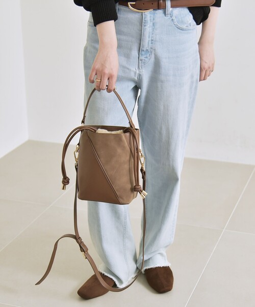 quaranciel（カランシエル）の「quaranciel: 2way コンビ バケツ ショルダーバッグ × フェイクファー 巾着（ショルダーバッグ・レディース・チャコールグレー/ブルー/キャメル・ONE SIZE）」の4枚目の写真