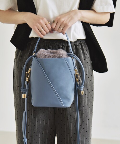 quaranciel（カランシエル）の「quaranciel: 2way コンビ バケツ ショルダーバッグ × フェイクファー 巾着（ショルダーバッグ・レディース・チャコールグレー/ブルー/キャメル・ONE SIZE）」の10枚目の写真