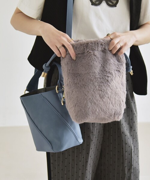 quaranciel（カランシエル）の「quaranciel: 2way コンビ バケツ ショルダーバッグ × フェイクファー 巾着（ショルダーバッグ・レディース・チャコールグレー/ブルー/キャメル・ONE SIZE）」の11枚目の写真