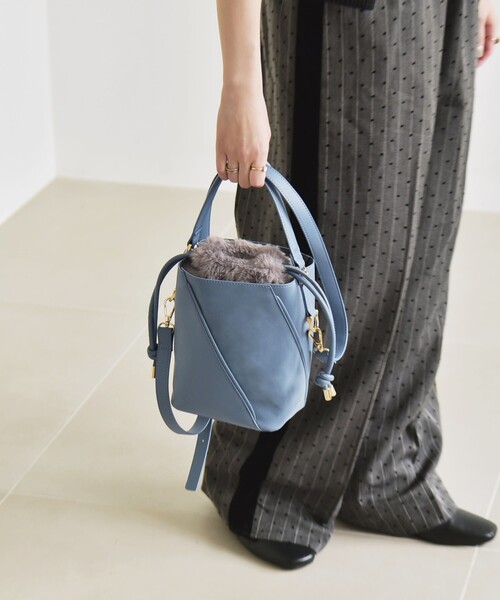 quaranciel（カランシエル）の「quaranciel: 2way コンビ バケツ ショルダーバッグ × フェイクファー 巾着（ショルダーバッグ・レディース・チャコールグレー/ブルー/キャメル・ONE SIZE）」の16枚目の写真