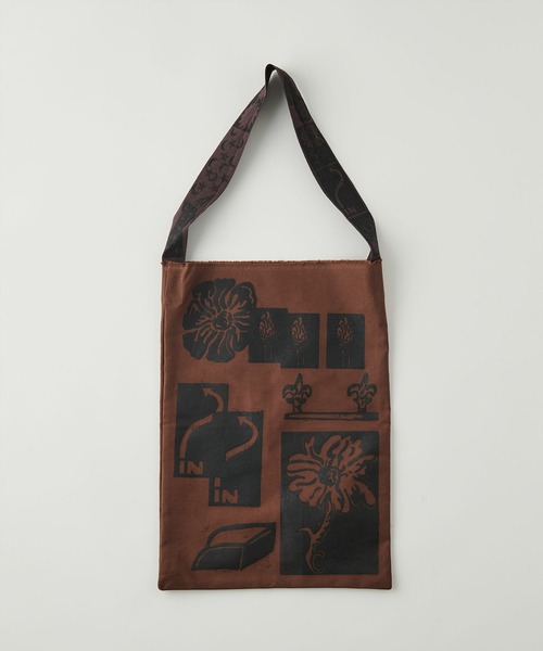 ESTNATION(エストネーション)の「ESTNATION / プリント トートバッグ《ESTNATION EXCLUSIVE》(トートバッグ・レディース・オフホワイト/ブラウン・FREE)」の4枚目の写真