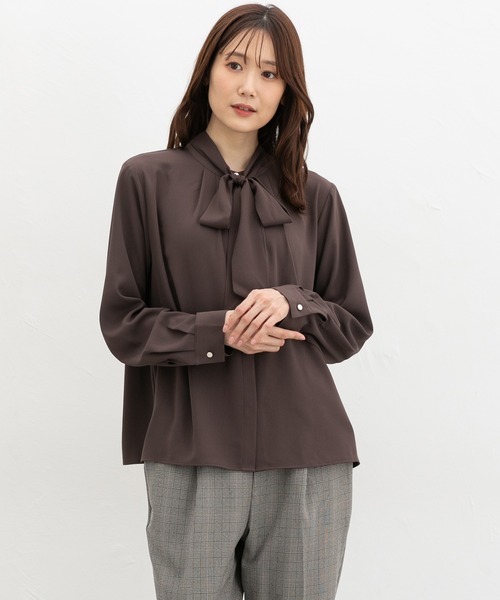 Honeys（ハニーズ）の「２ｗａｙボウタイブラウス（シャツ/ブラウス・レディース・アイボリー/ピンク系その他/グレイッシュベージュ/ブラウン・S/M/LL/L/3L）」の2枚目の写真