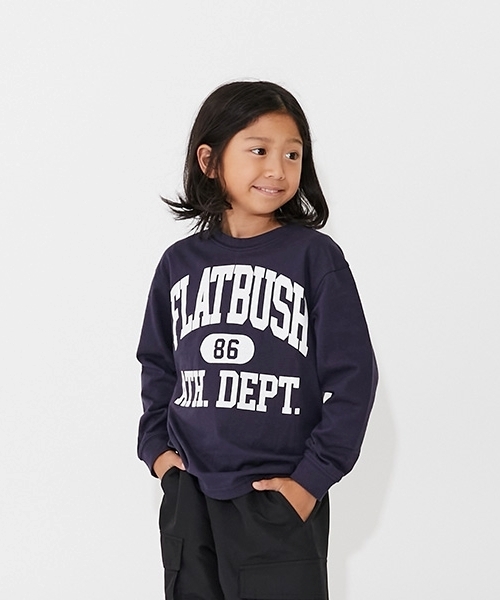 GLAZOS（グラソス）の「【SKIT0LY】【プチプラ】フロントカレッジロゴ長袖Tシャツ（Tシャツ/カットソー・キッズ・イエロー/ブラック/ブルー/ブラウン/ホワイト/グリーン/ネイビー/オレンジ・130cm/110cm/100cm/140cm/120cm）」の6枚目の写真