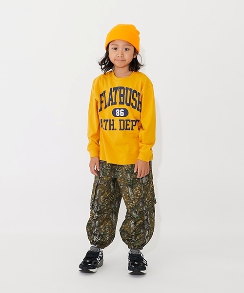 GLAZOS（グラソス）の「【SKIT0LY】【プチプラ】フロントカレッジロゴ長袖Tシャツ（Tシャツ/カットソー・キッズ・イエロー/ブラック/ブルー/ブラウン/ホワイト/グリーン/ネイビー/オレンジ・130cm/110cm/100cm/140cm/120cm）」の20枚目の写真