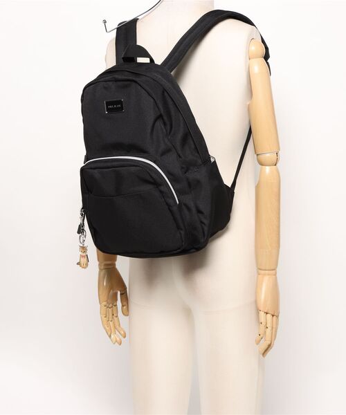 PAUL & JOE ACCESSOIRES(ポールアンドジョーアクセソワ)の「ポール & ジョー アクセソワ リュック <プレートメタル>(バックパック/リュック・レディース・ブラック・FREE)」の2枚目の写真