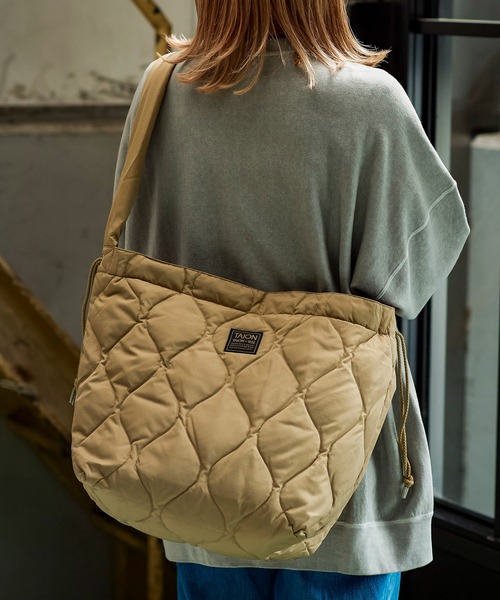 TAION(タイオン)の「TAION MILITARY DOWN SHOULDER BAG TAION-SB01ML-1(ショルダーバッグ・メンズ・タン/ブラック/ダークオリーブ・ONE SIZE)」の4枚目の写真