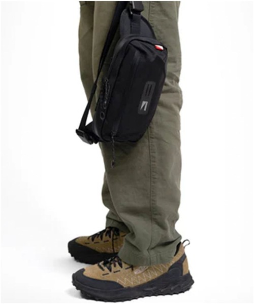 LANDER(ランダ―)の「LANDER / HIP BAG 2L(ボディバッグ/ウエストポーチ・メンズ・ブラック・FREE)」の5枚目の写真