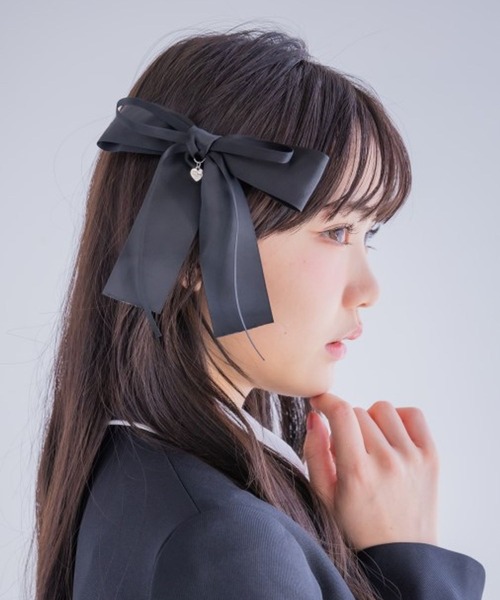 repipi armario(レピピ アルマリオ)の「サテンWリボンクリップ(バレッタ/ヘアクリップ・キッズ・ブラック/ホワイト・ONESIZE)」の2枚目の写真