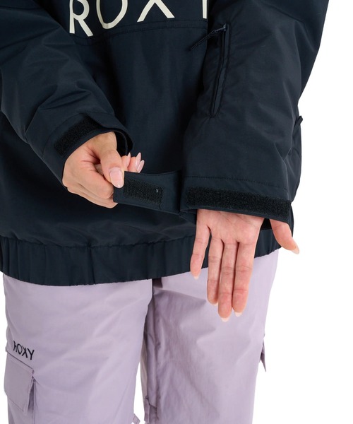 ROXY(ロキシー)の「ALPHA ANORAK JK/ロキシースキースノーボードウェア(アノラックジャケット)(マウンテンパーカー・レディース・ブラック/ライラック/ブラック系その他/レッド・MEDIUM/LARGE)」の21枚目の写真